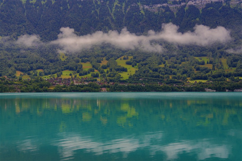 点击大图看下一张：瑞士布里恩茨湖风景图片