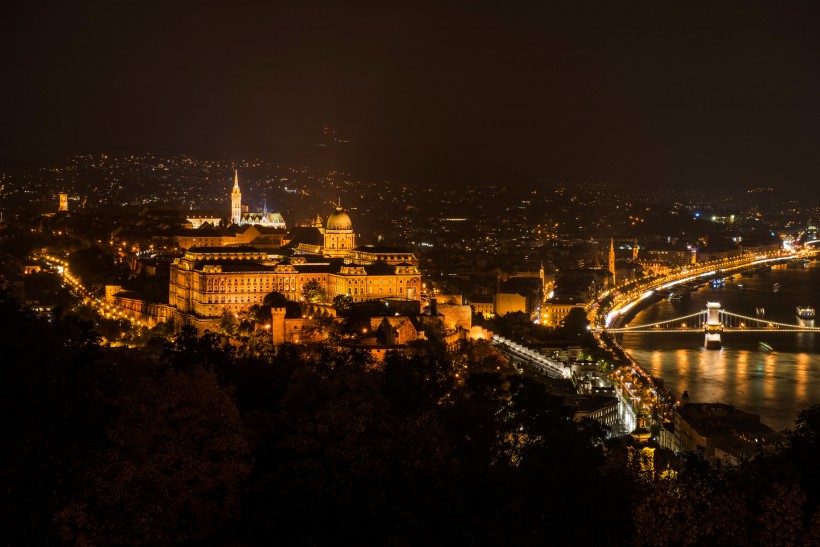 点击大图看下一张：匈牙利首都布达佩斯夜景图片