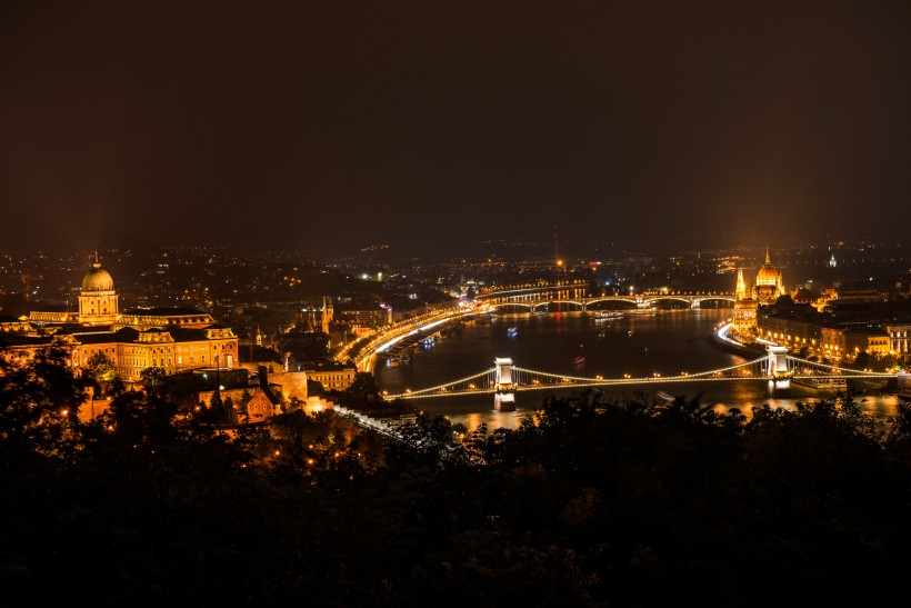 点击大图看下一张：匈牙利首都布达佩斯夜景图片