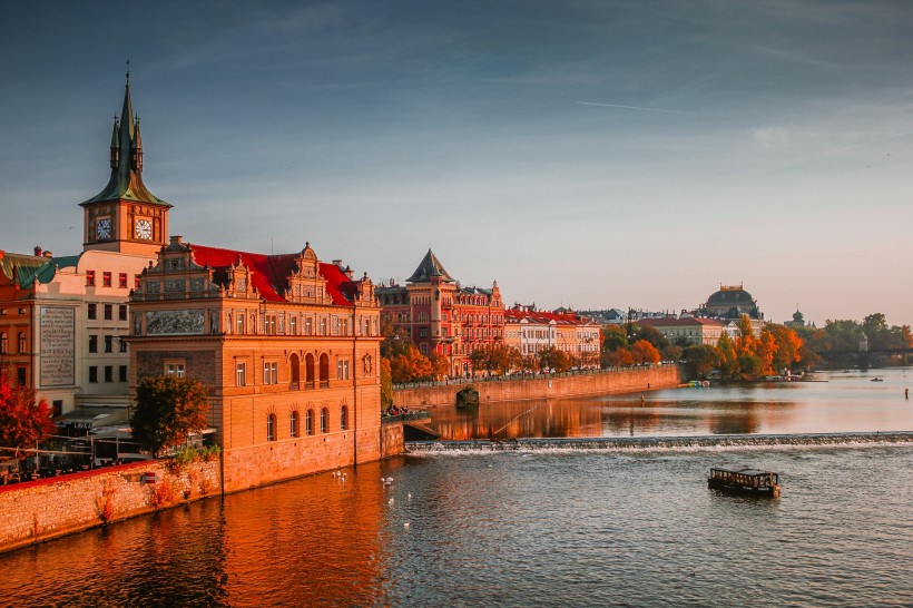 点击大图看下一张：捷克共和国首都布拉格城市风景图片