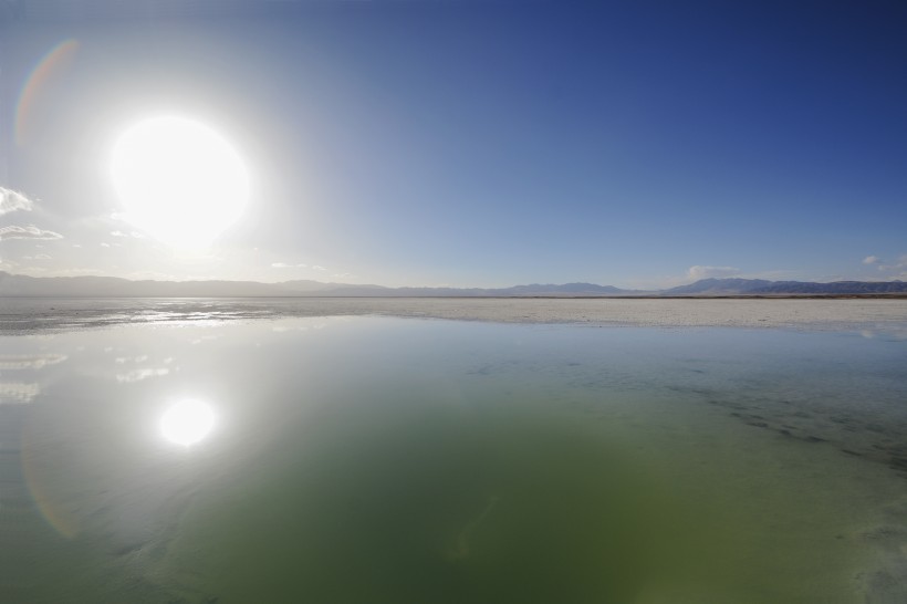 点击大图看下一张：青海茶卡盐湖图片