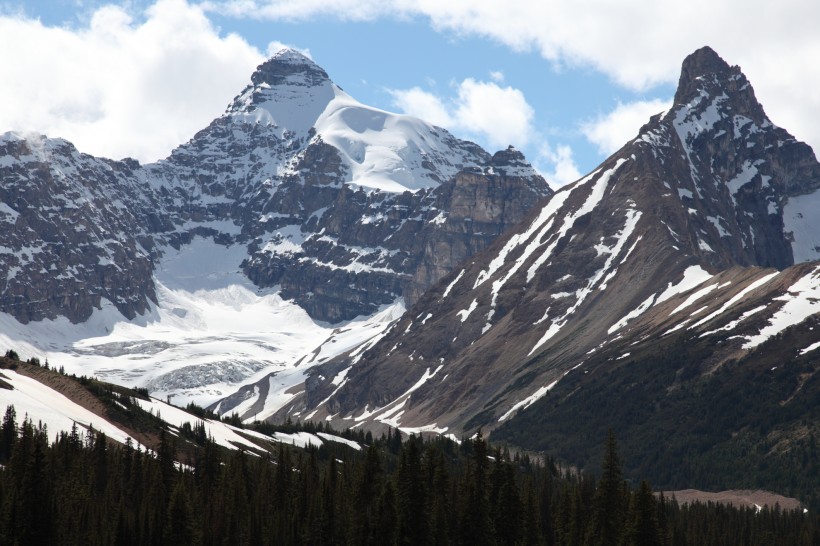 点击大图看下一张：加拿大落基山脉公园风景图片