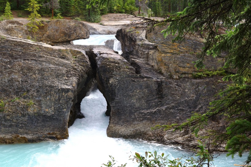 点击大图看下一张：加拿大落基山脉国家公园风景图片