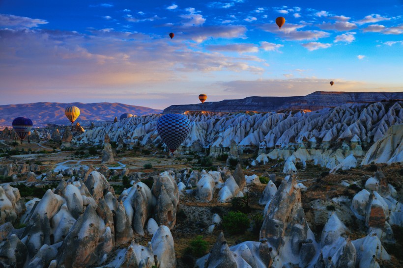 点击大图看下一张：土耳其卡帕多西亚风景图片 
