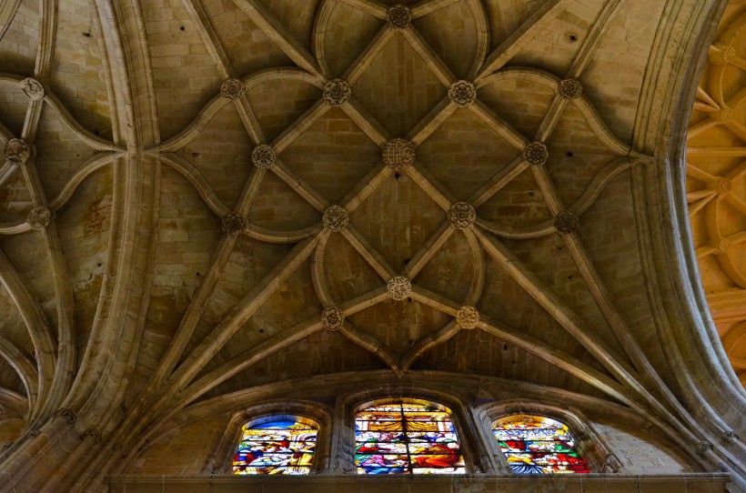 点击大图看下一张：西班牙塞戈维亚大教堂图片