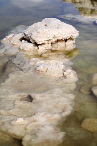 点击大图看下一张：青海察尔汗盐湖风景图片