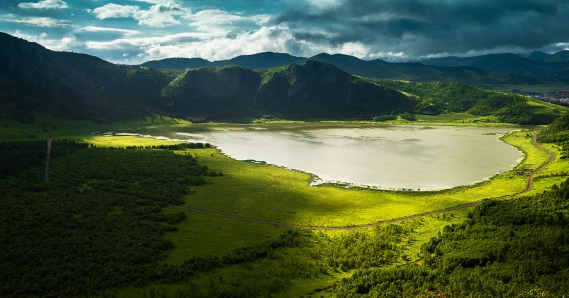 点击大图看下一张:西藏柴河风景图片