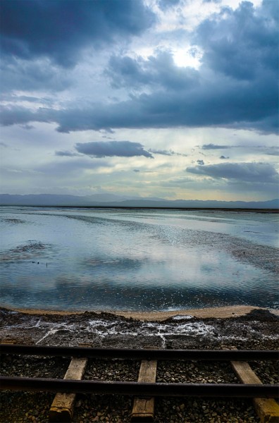 点击大图看下一张：天空之境茶卡盐湖图片