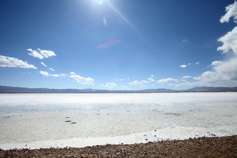 点击大图看下一张：青海茶卡盐湖风景图片