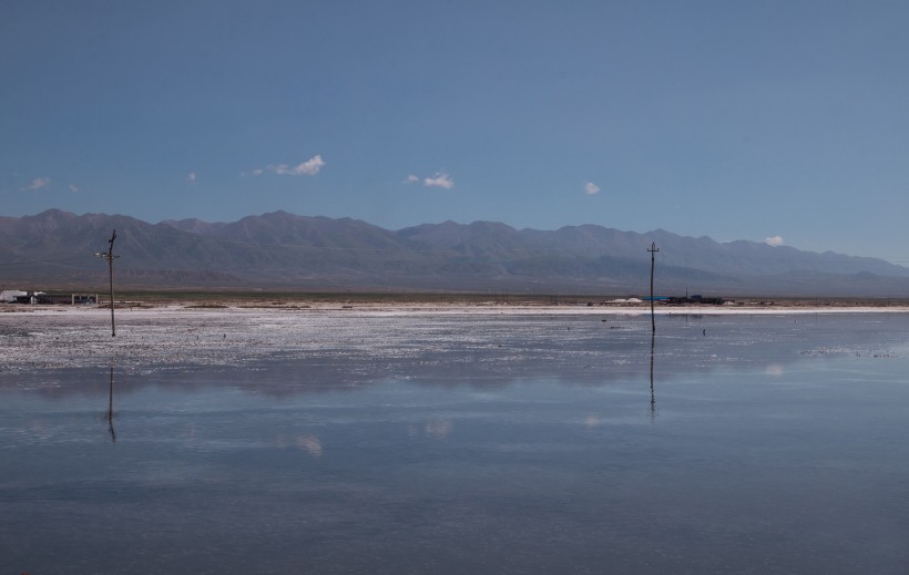 点击大图看下一张：青海茶卡盐湖风景图片