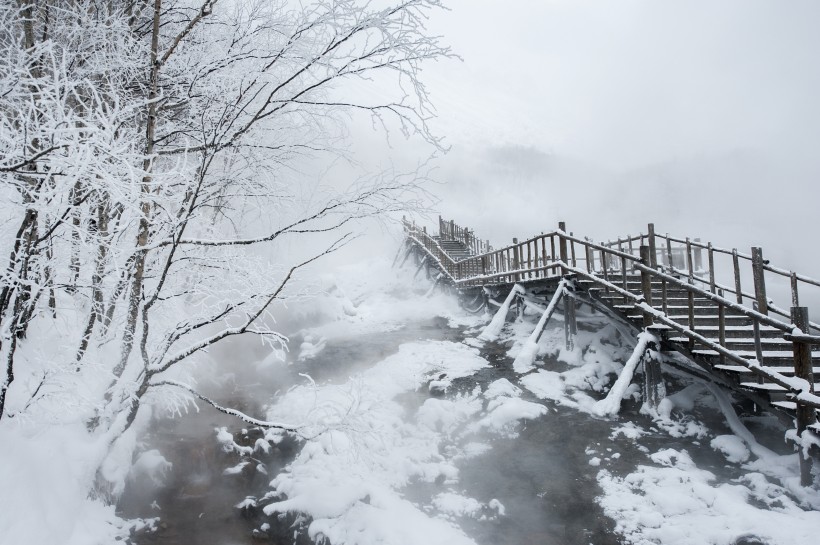 点击大图看下一张：吉林长白山雪景图片