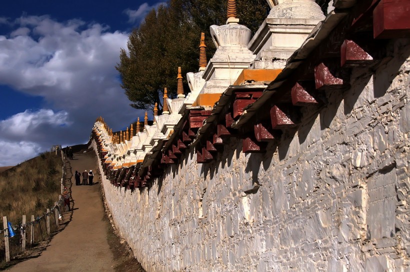 点击大图看下一张：四川长青春科尔寺风景图片