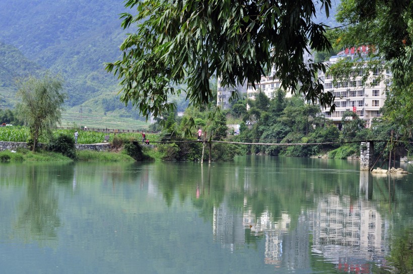 点击大图看下一张：广西巴马长寿村风景图片