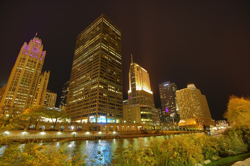 点击大图看下一张：美国芝加哥河夜景图片