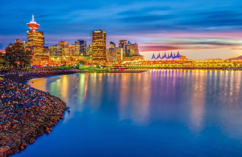 点击大图看下一张：加拿大温哥华码头风景图片