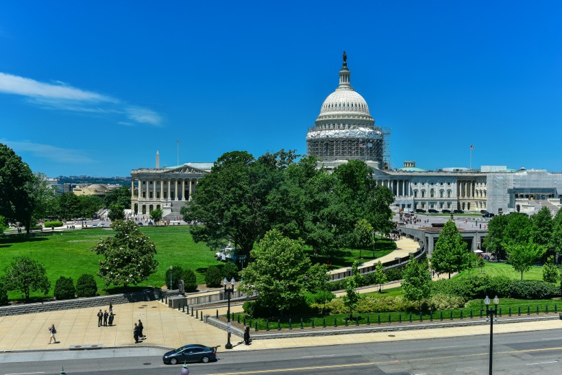 点击大图看下一张：美国国会大厦风景图片