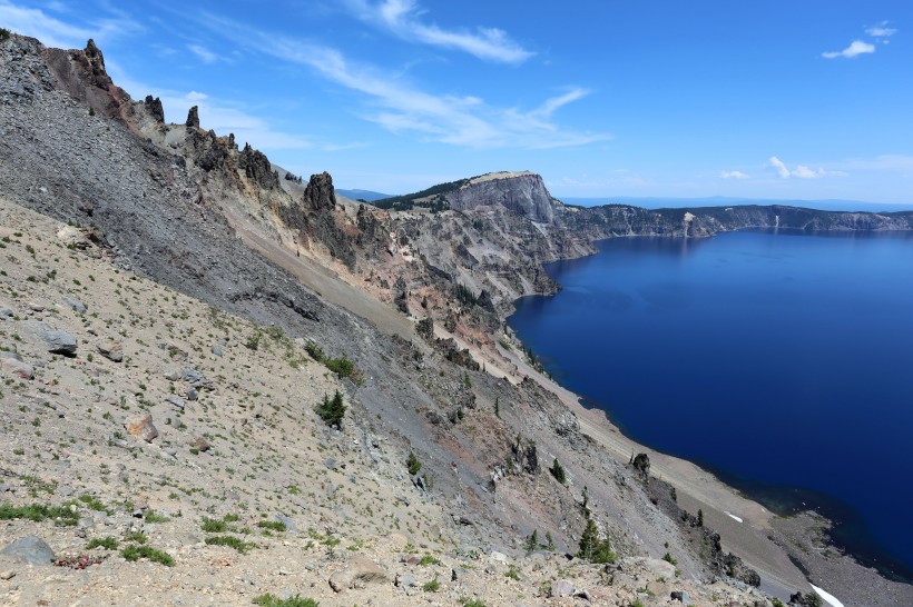 点击大图看下一张：美国火山口湖风景图片