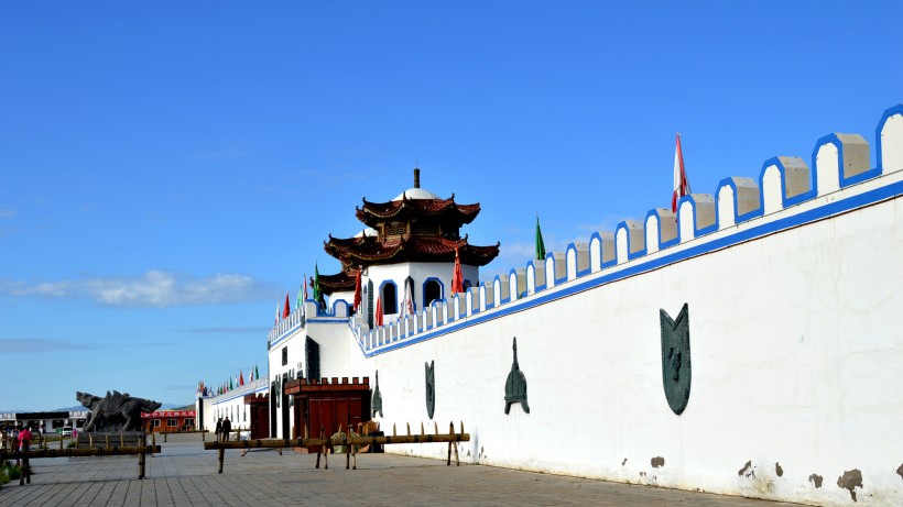 点击大图看下一张：河北承德大汗行宫风景图片