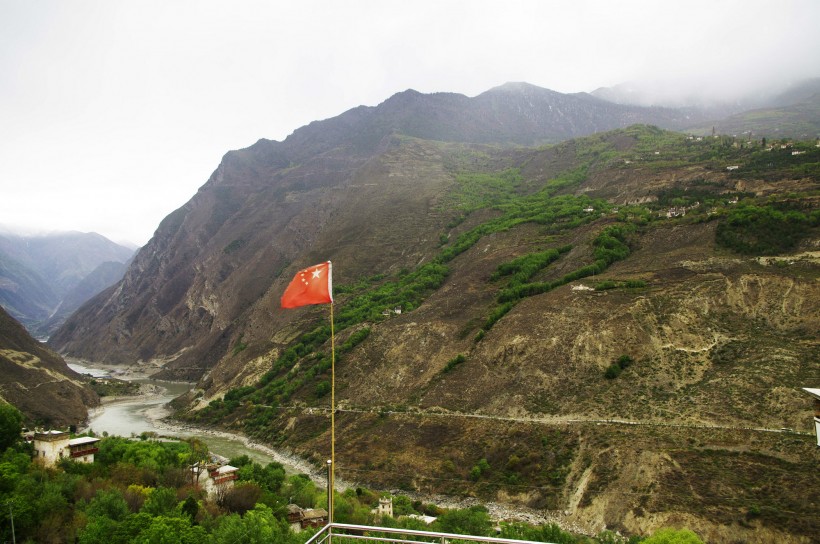 点击大图看下一张：四川丹巴藏寨风景图片