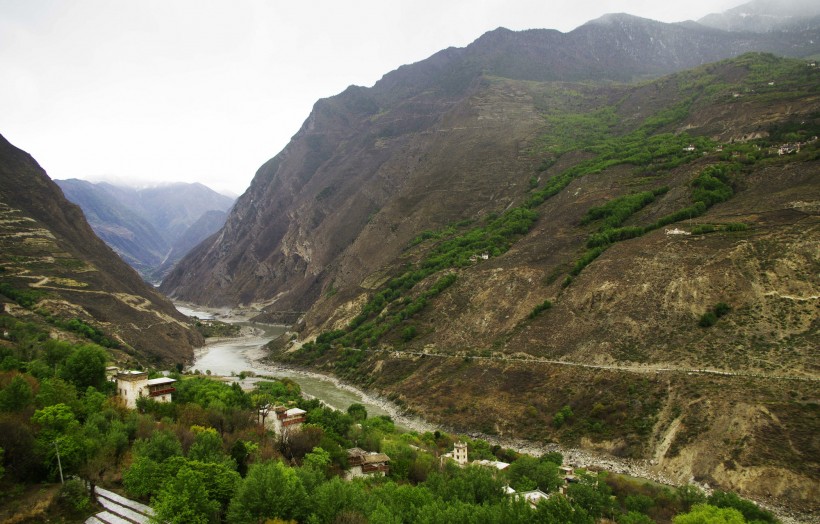 点击大图看下一张：四川丹巴藏寨风景图片