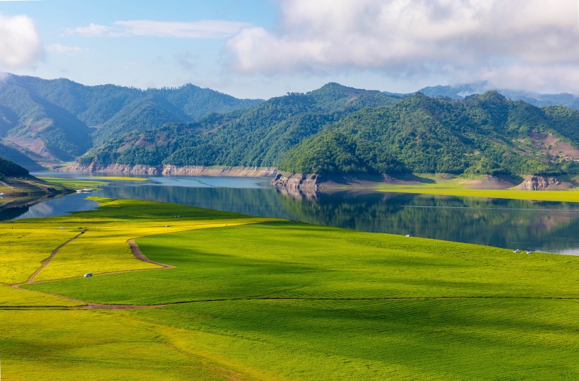 点击大图看下一张：辽宁丹东绿江村风景图片