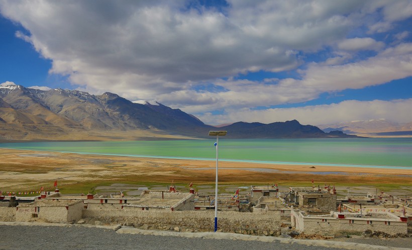 点击大图看下一张：西藏当穹错风景图片