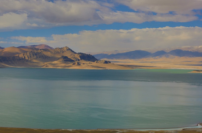 点击大图看下一张：西藏当穹错风景图片