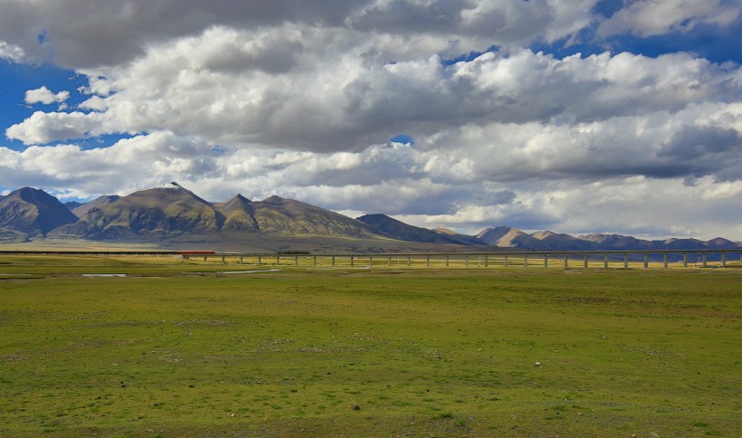 点击大图看下一张：西藏当雄草原风景图片