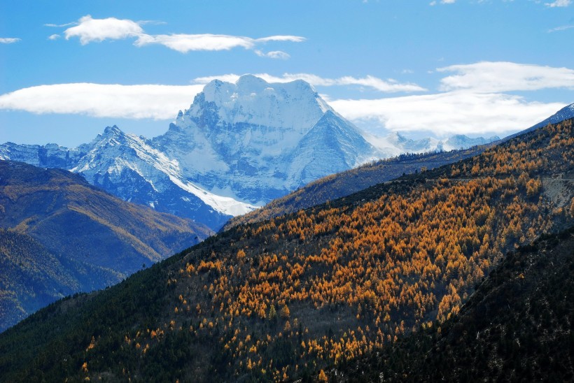 点击大图看下一张：四川稻城风景图片