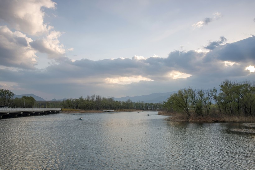 点击大图看下一张：北京稻香湖春天风景图片