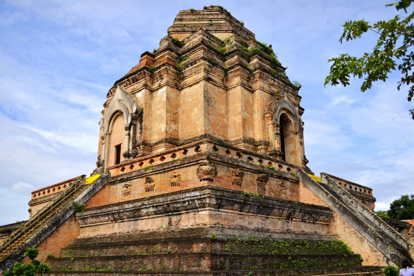 点击大图看下一张：泰国清迈大塔寺图片