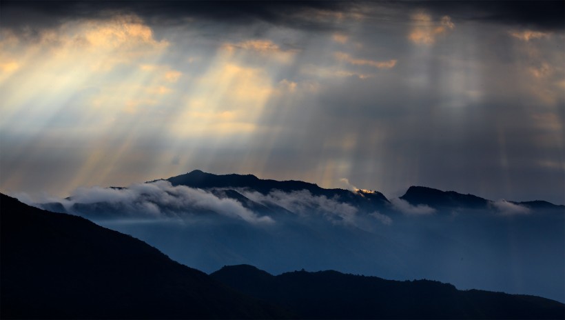 点击大图看下一张：四川大瓦山云海风景图片