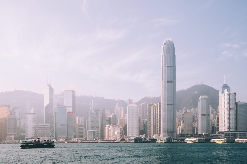点击大图看下一张：高楼大厦密集林立的香港图片
