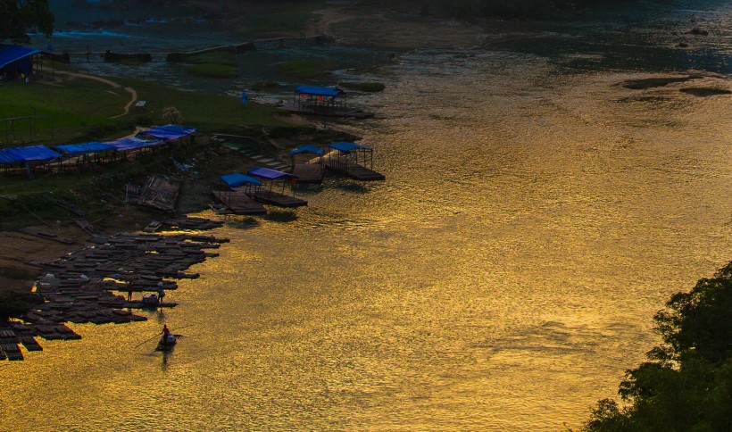 点击大图看下一张:广西德天瀑布风景图片