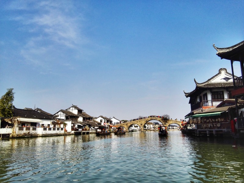 点击大图看下一张：上海淀山湖水墨风景图片