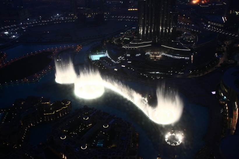点击大图看下一张：迪拜夜景图片