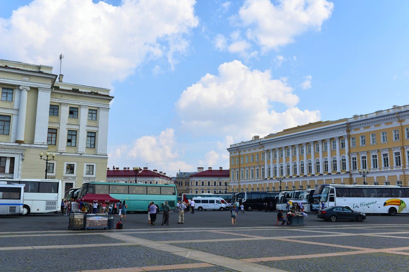 点击大图看下一张：俄罗斯冬宫广场风景图片