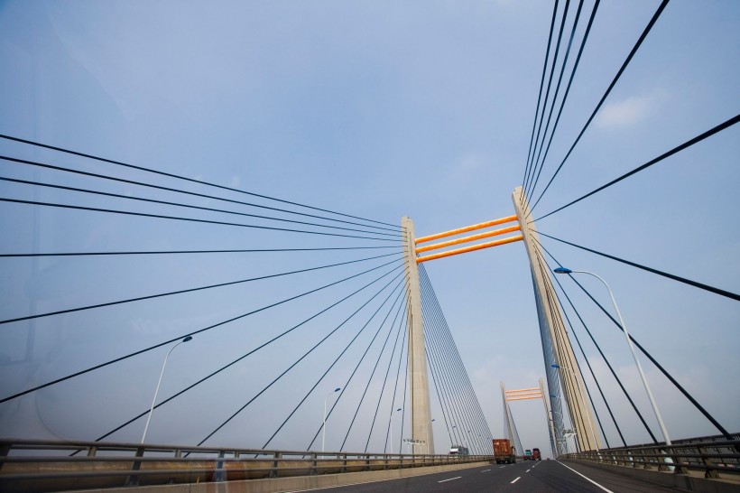 点击大图看下一张：上海东海大桥图片