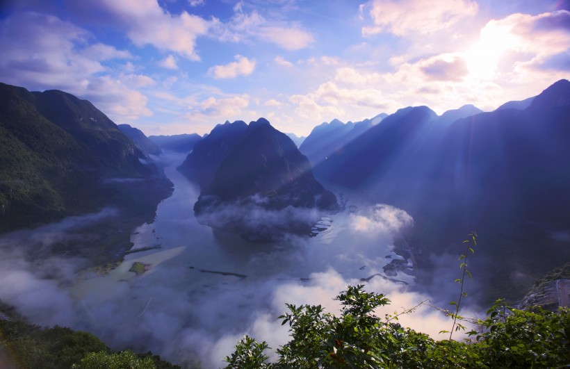 点击大图看下一张：广西东兰风景图片