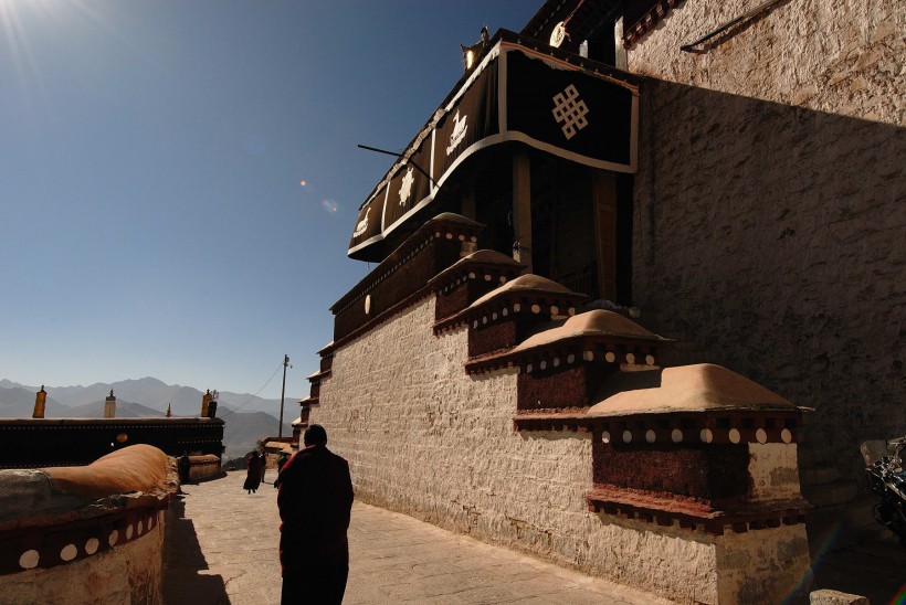 点击大图看下一张：西藏哲蚌寺风景图片