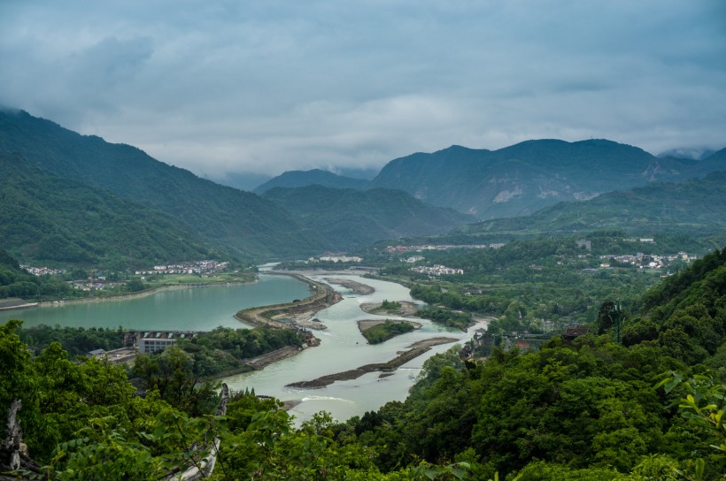 点击大图看下一张：四川都江堰风景图片