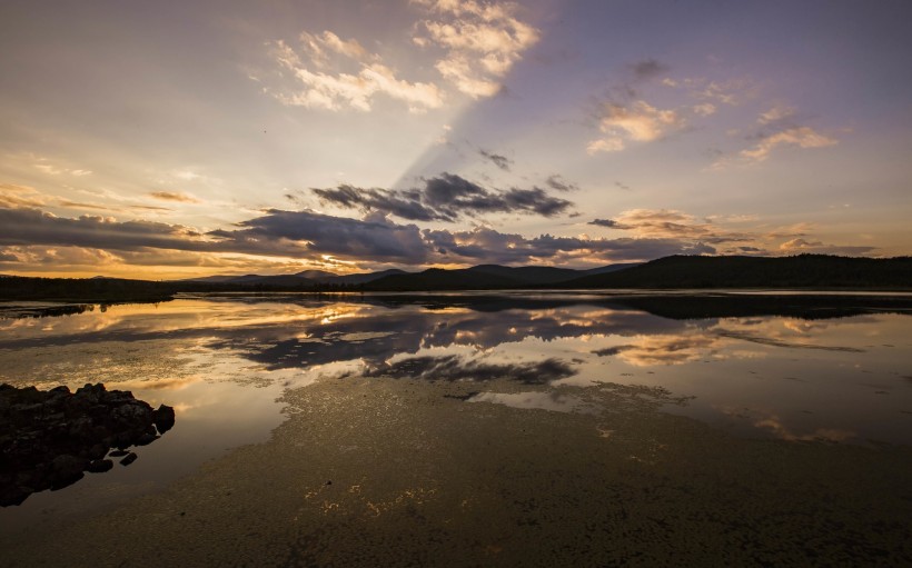 点击大图看下一张：内蒙古阿尔山杜鹃湖风景图片
