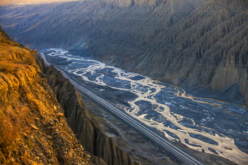 点击大图看下一张：新疆独山子大峡谷风景图片