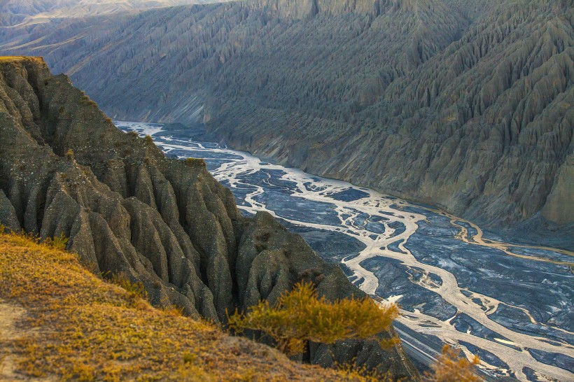 点击大图看下一张：新疆独山子大峡谷风景图片