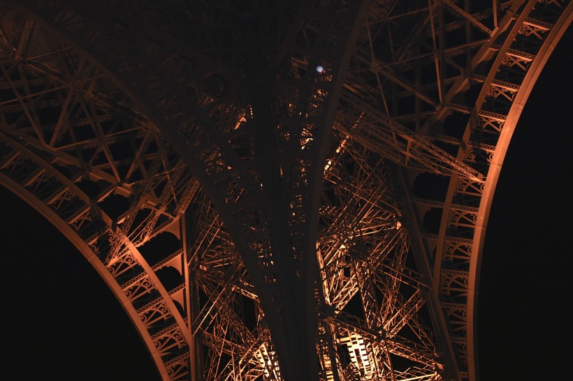 点击大图看下一张：法国巴黎埃菲尔铁塔建筑风景图片