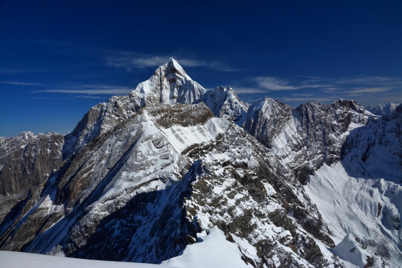 点击大图看下一张：四川四姑娘山二峰风景图片