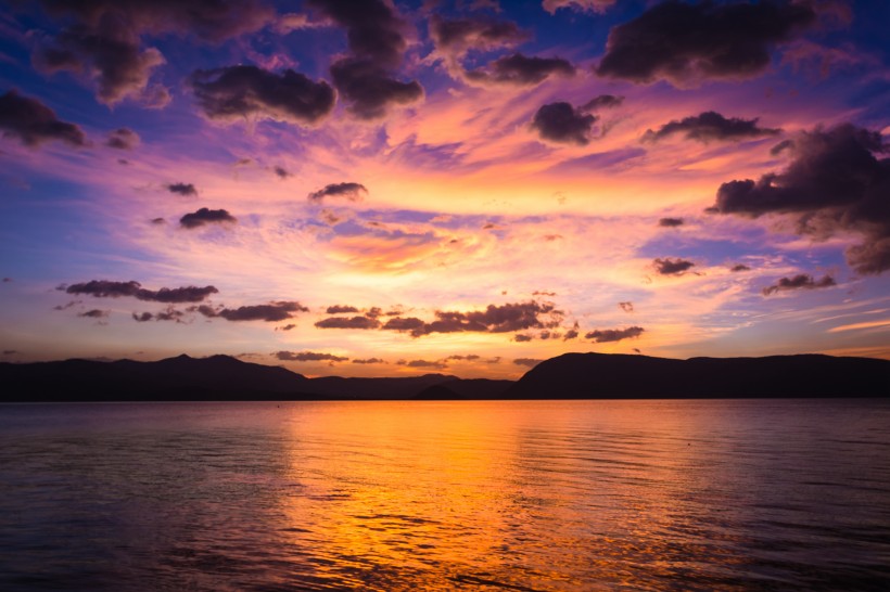 点击大图看下一张：洱海日出风景图片