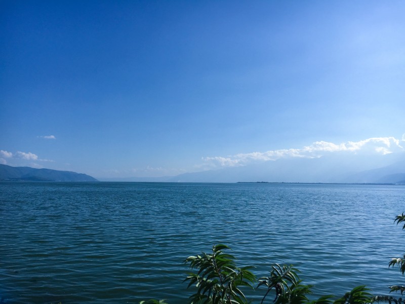点击大图看下一张：云南昆明大理洱海风景图片