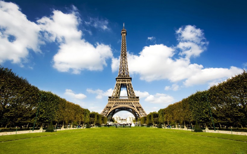 点击大图看下一张：法国埃菲尔铁塔风景图片