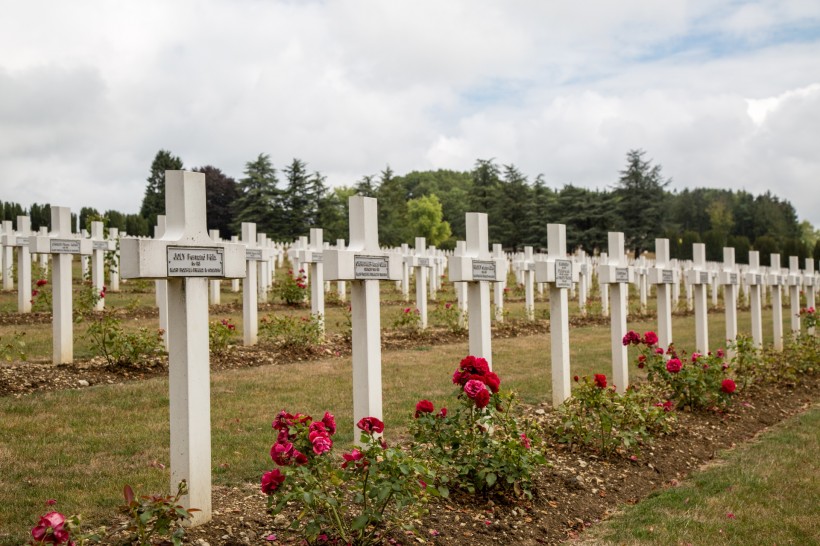 点击大图看下一张：法国凡尔登纪念公墓风景图片